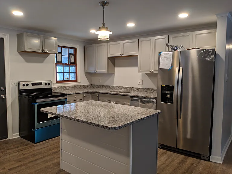 1390 Pleasant Valley Ln — Photo 3