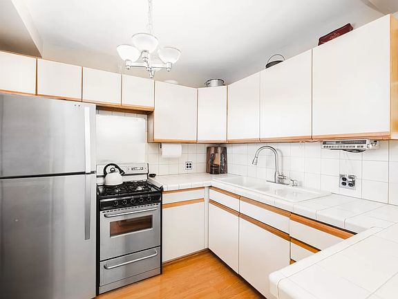 4th image of 4705 Henry Hudson Pkwy #10C