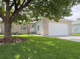 2934 E Oakhaven Cir, Ammon, ID 83406