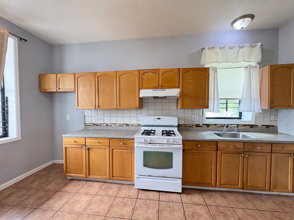 136-138 S 7th St #2R