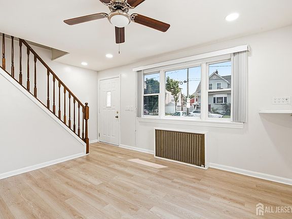 3rd image of 28 Saint Ann St