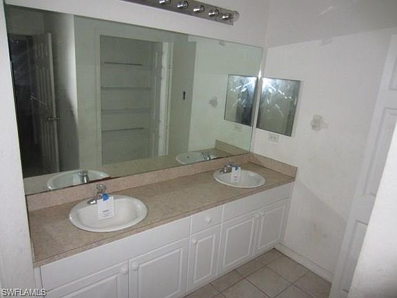 5th image of 2340 NW 35th Pl