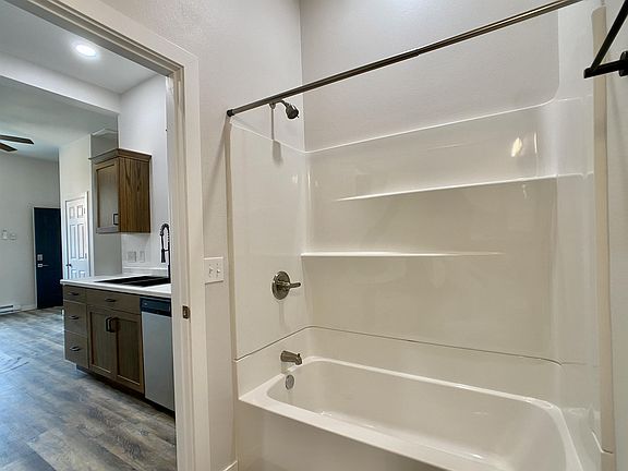 5th image of 423 Adams Ave #1