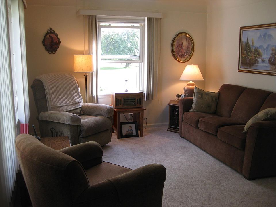 2nd image of 202 Hall St
