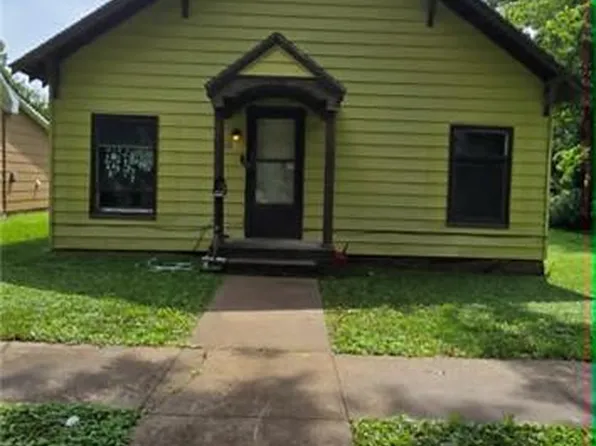 315 S 3rd St, Iola, KS 66749