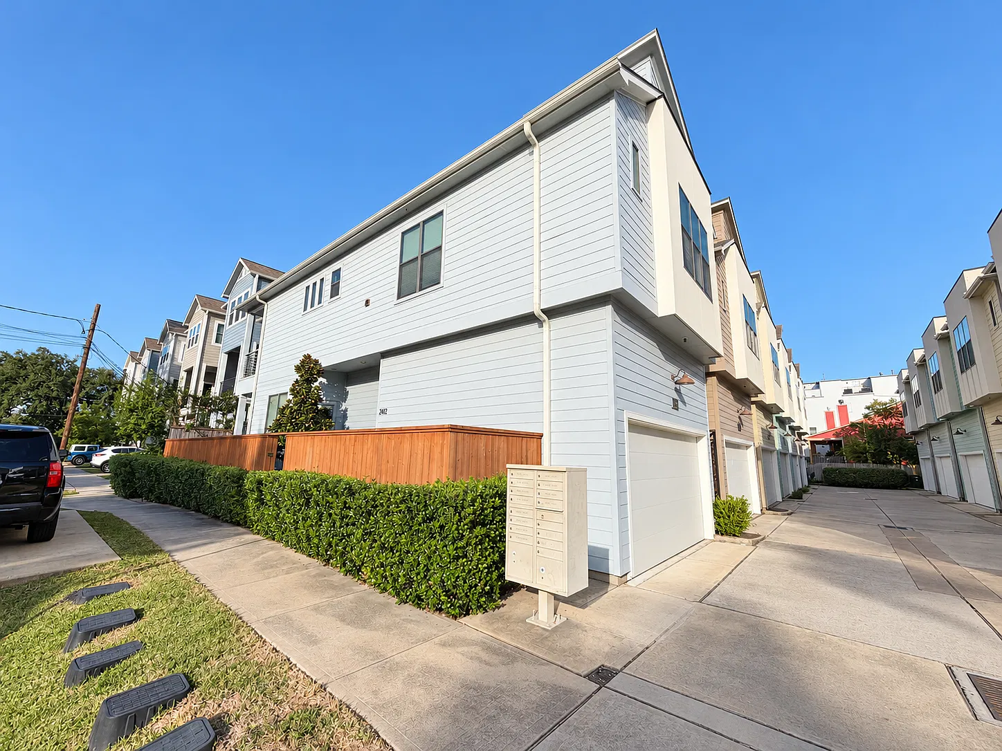 3 bed, 1710 sqft, $3,200 — Photo 1