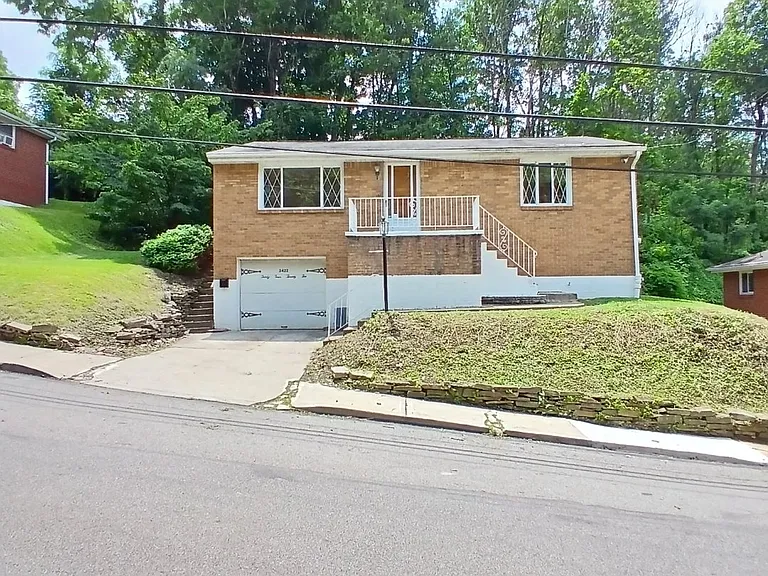 3422 Steele St — Photo 1
