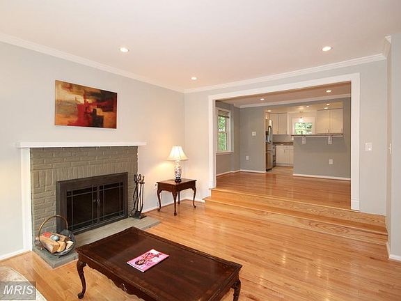 5th image of 10043 Chestnut Wood Ln