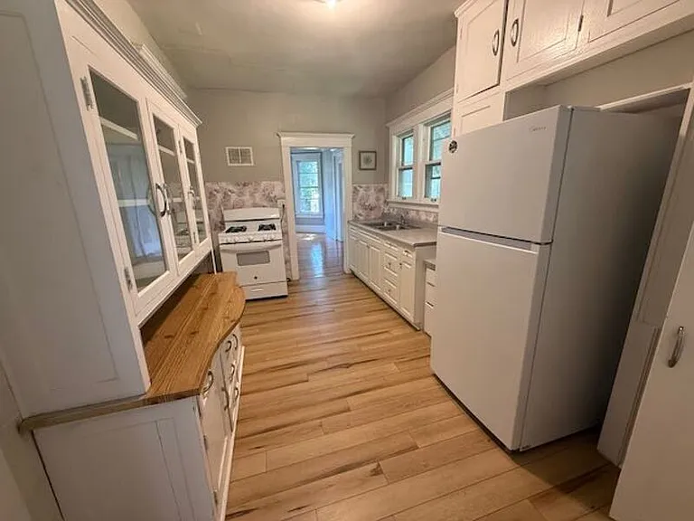 1600 W Callender Ave — Photo 11