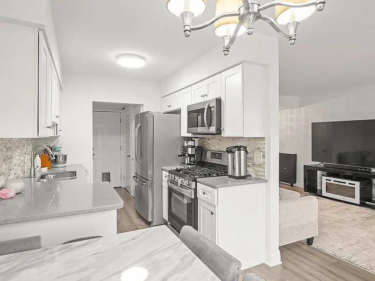 277 E Alpine Dr — Photo 12