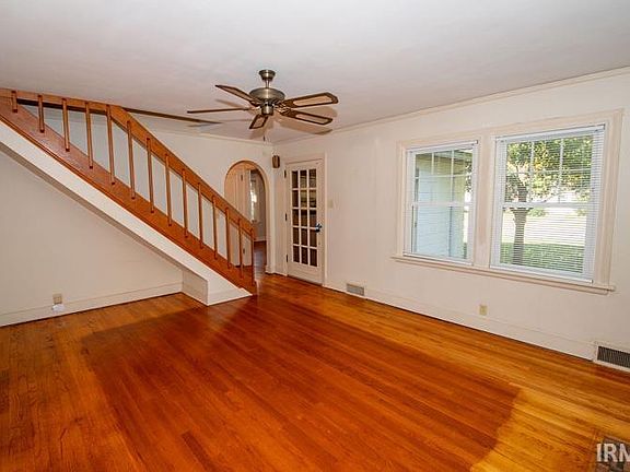 4th image of 801 S Twyckenham Dr