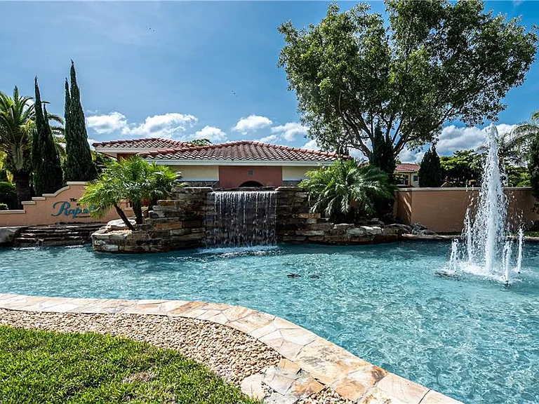 8600 Via Rapallo Dr #204 — Photo 2