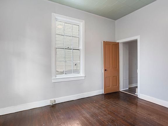 4th image of 109 N Allison St #109