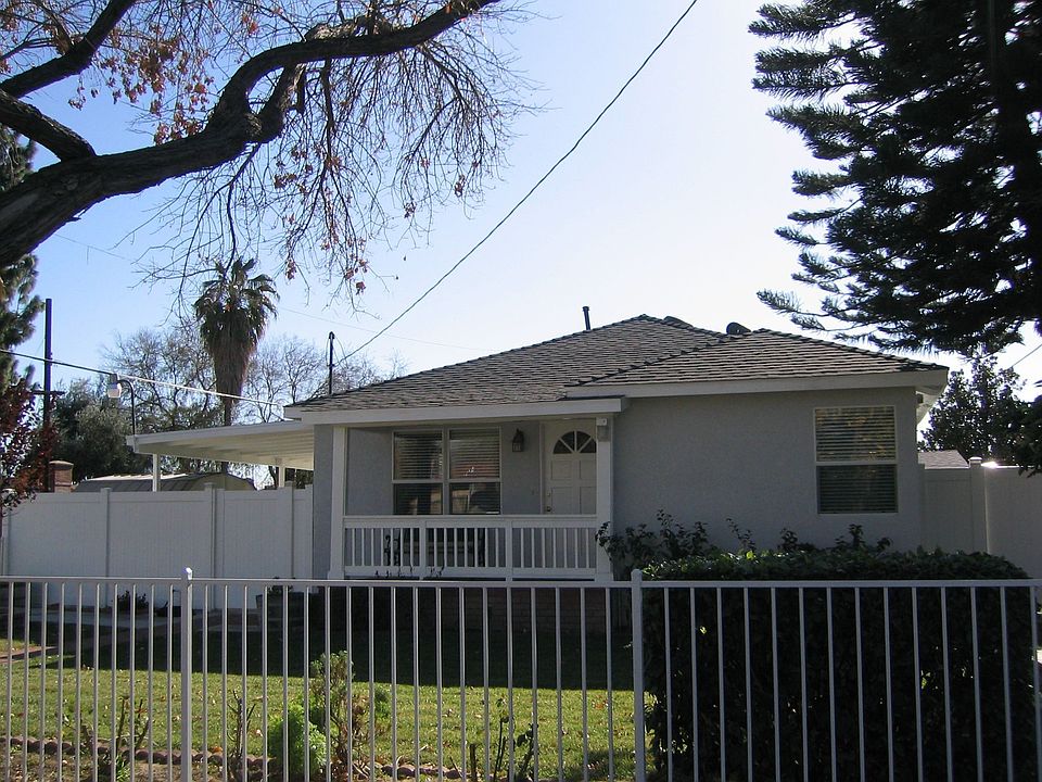 Gated Corner Property