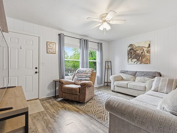 2nd image of 807 Park Avenue Ct