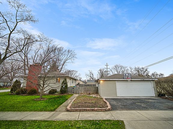 2nd image of 900 Krings Ln