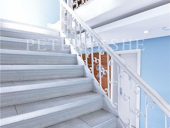4th image of 455 Hudson St #15B