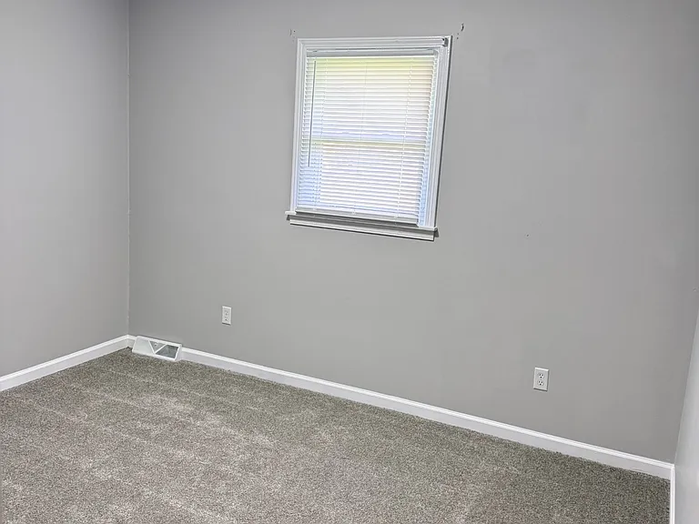 Catalpa Dr — Photo 11