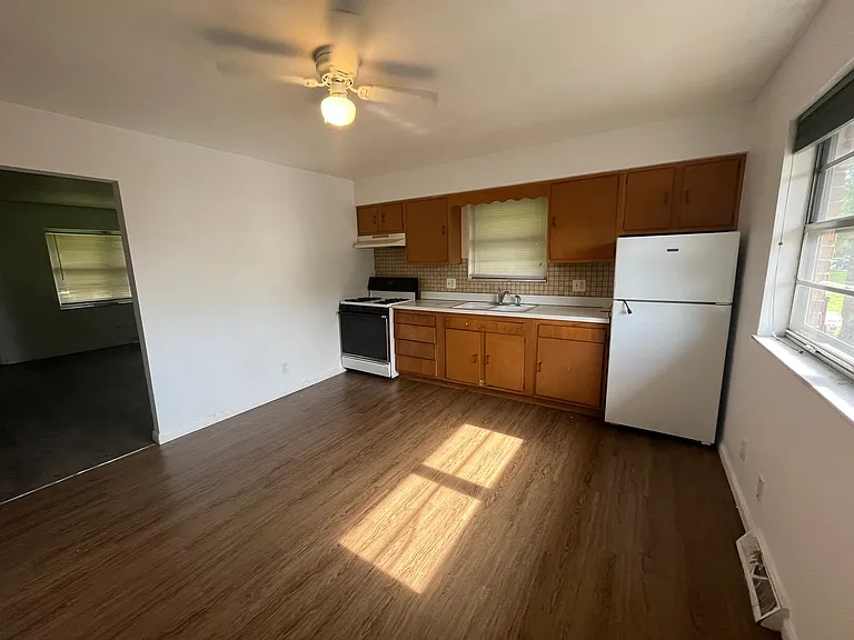 1308 Virginia Ave — Photo 2