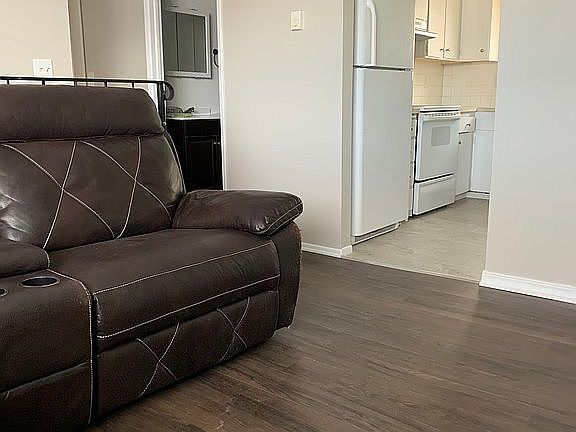 Living room & kitchen 