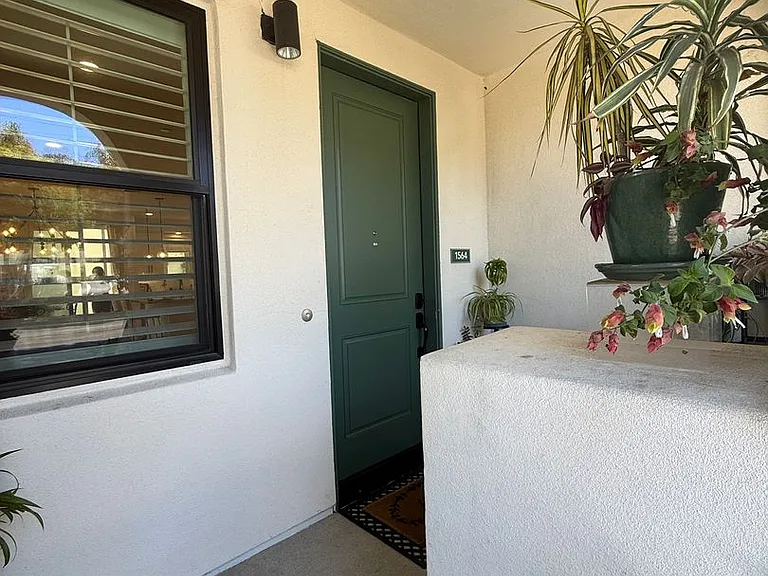 1564 E Thompson Blvd — Photo 18