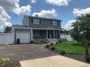 118 Fountain Ave, Selden, NY 11784