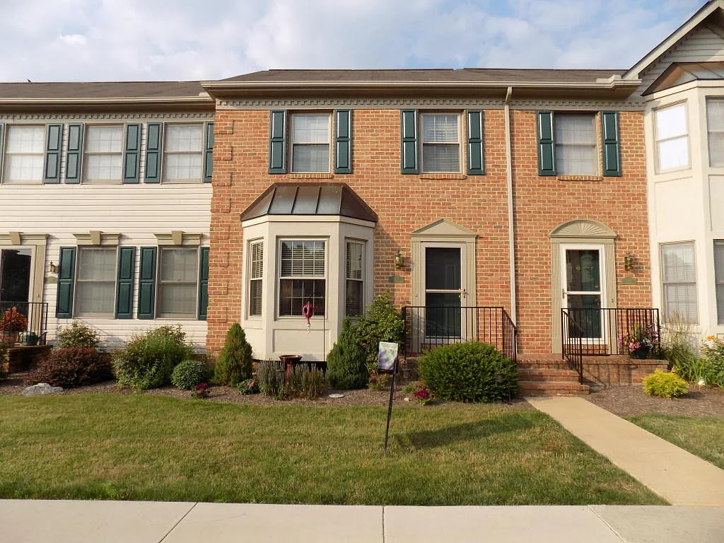 355 Cobblestone Ln photo 1