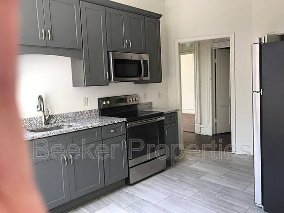 4th image of 1013 Queen City Ave