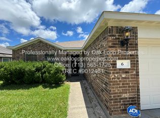 6 N Heritage Oaks Dr, Texas City, TX 77591