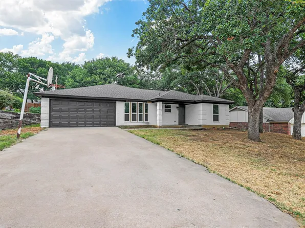 109 Redhaw Ct, Burleson, TX 76028