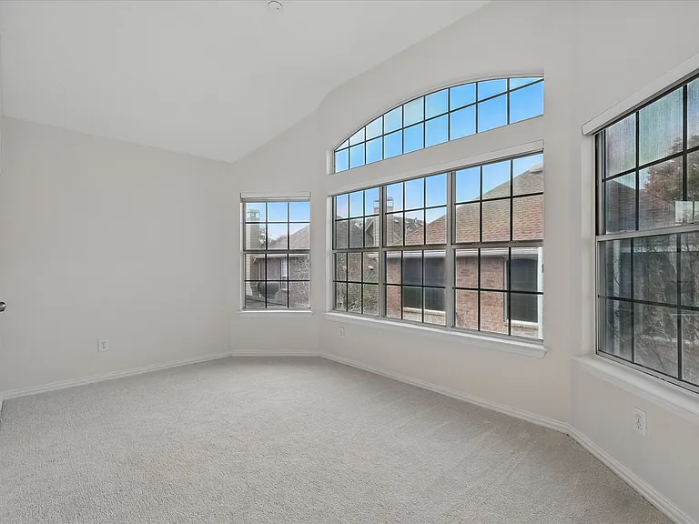 14625 Windsor Ct — Photo 34