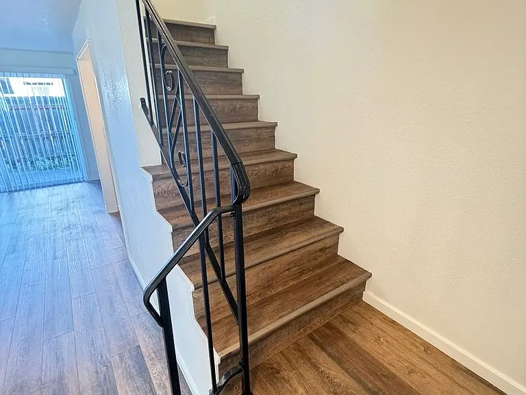 540 W Maple St #25 — Photo 8