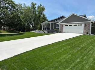 907 N Osborne Ave, Janesville, WI 53548