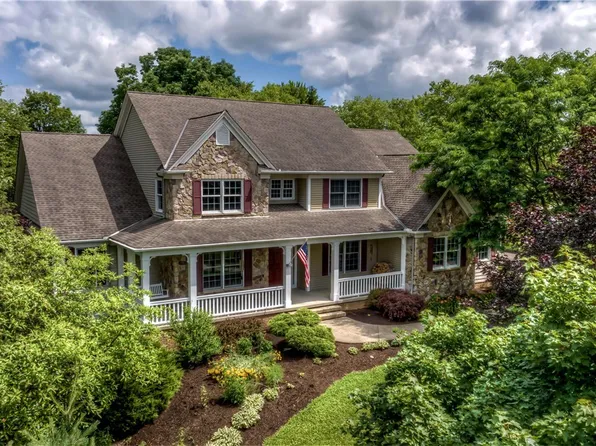 10280 Sablewood Dr, Chagrin Falls, OH 44023