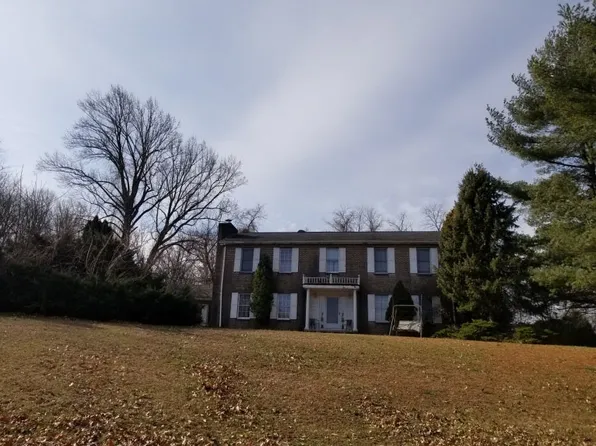 5 Little John Cir, Avondale, PA 19311