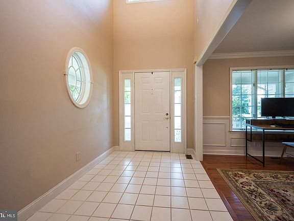 5th image of 615 Chinook Dr