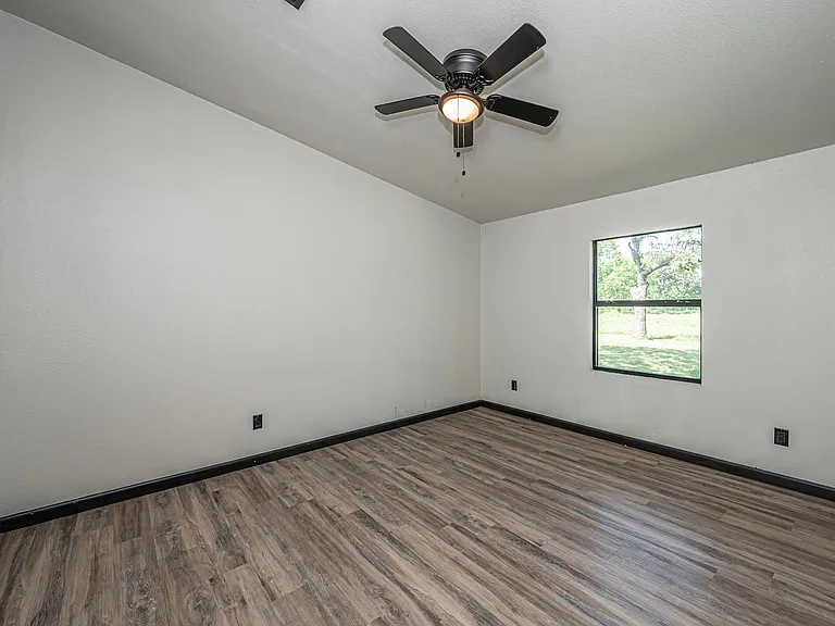 58 Divine Pl — Photo 17