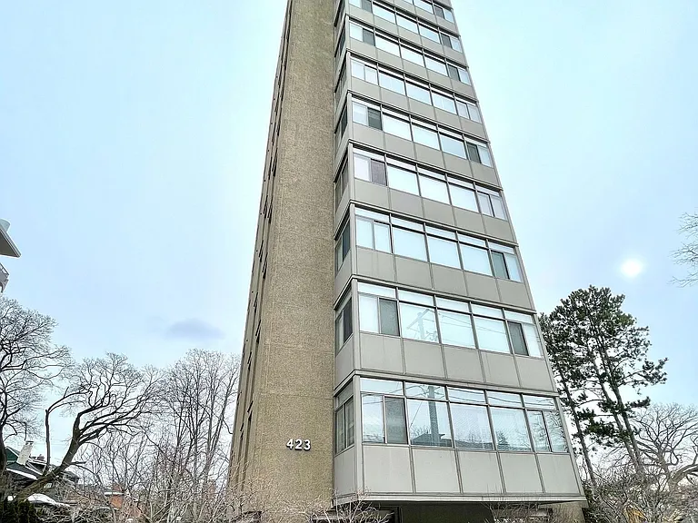 423 Avenue Rd #1 — Photo 1