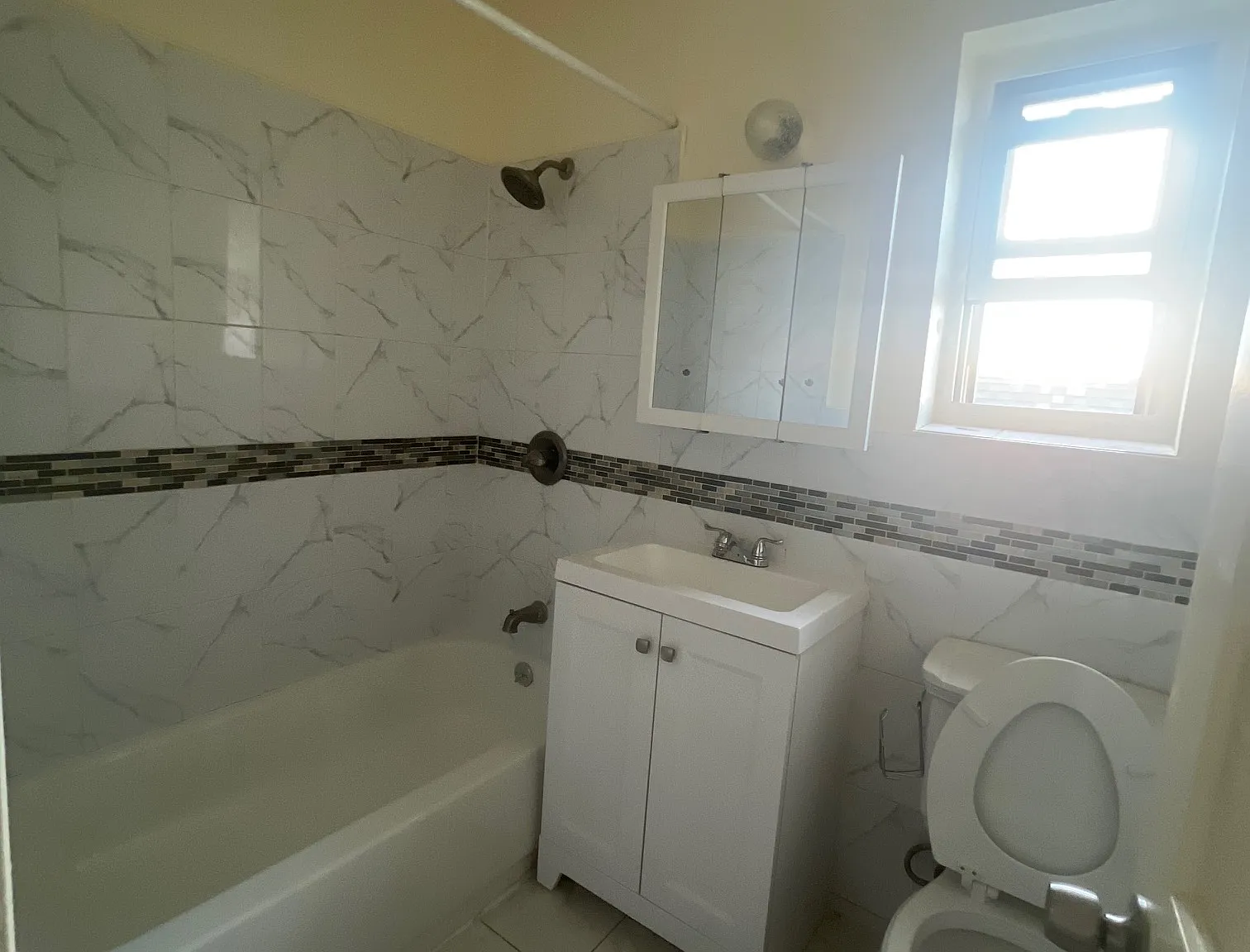 3 bed, $3,758 — Photo 3