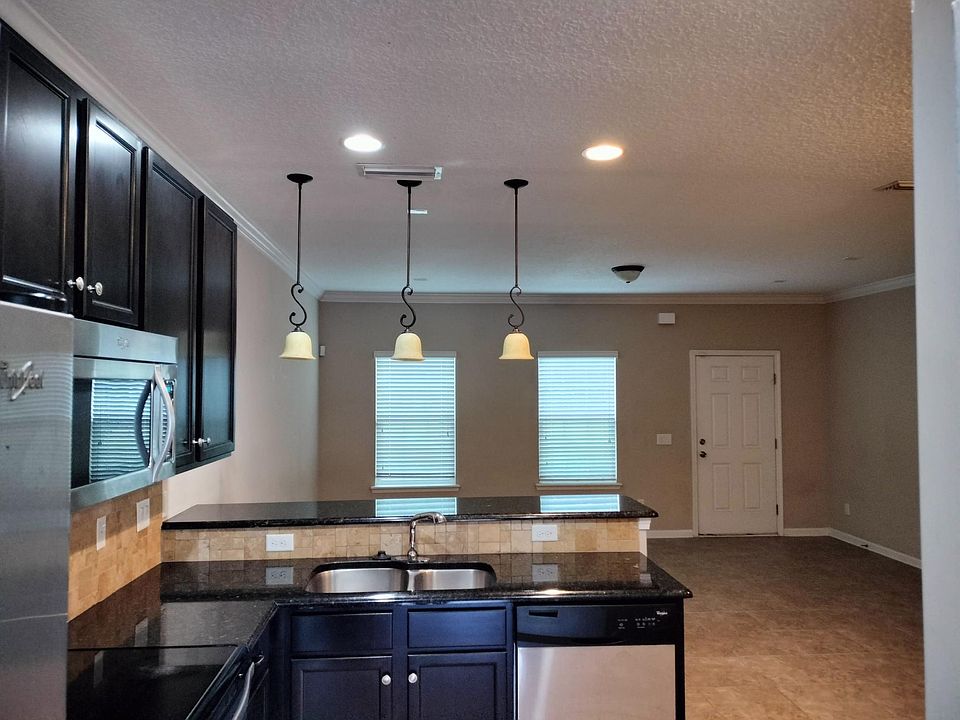 1st image of 2758 Hollybrook Ln