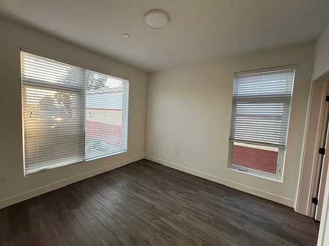 Glenoaks Residences — Photo 20