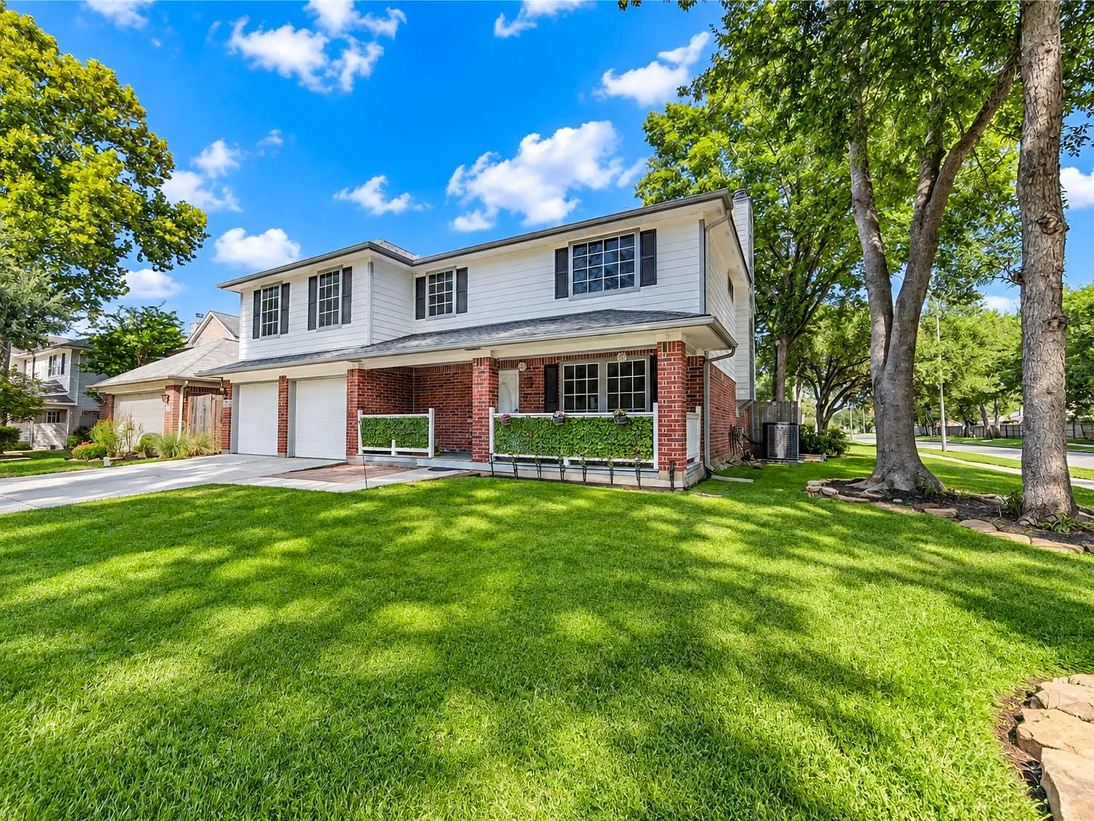 4 bed, 2.5 bath, 2347 sqft, $2,595 — Photo 3