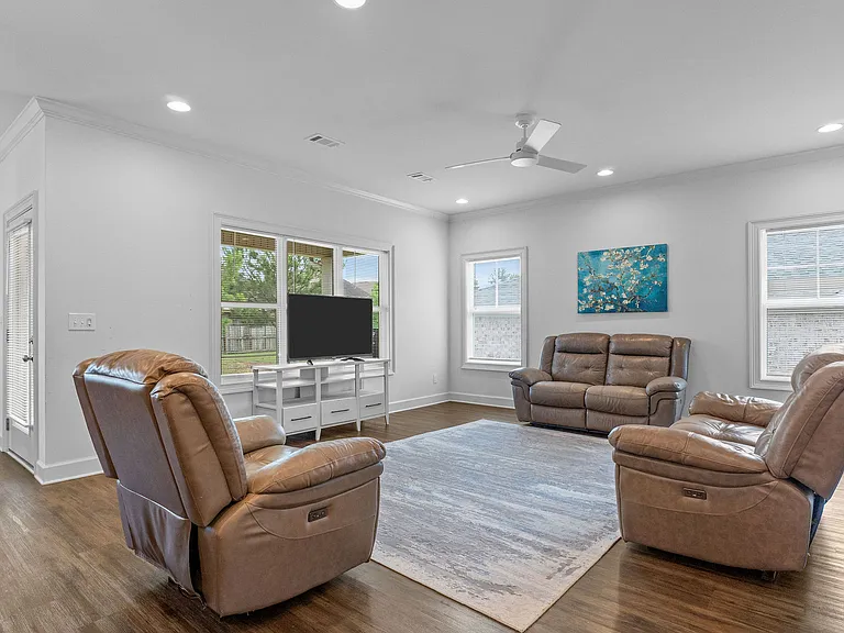 2451 Vesta Dr — Photo 9