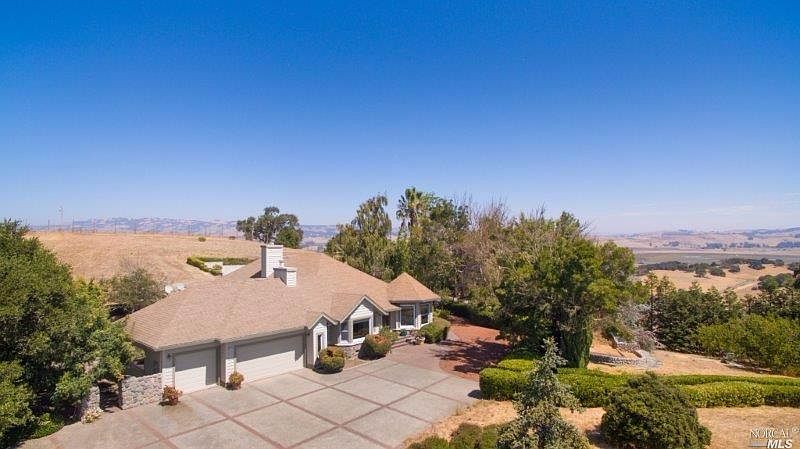 1st image of 7 Cloud Ln