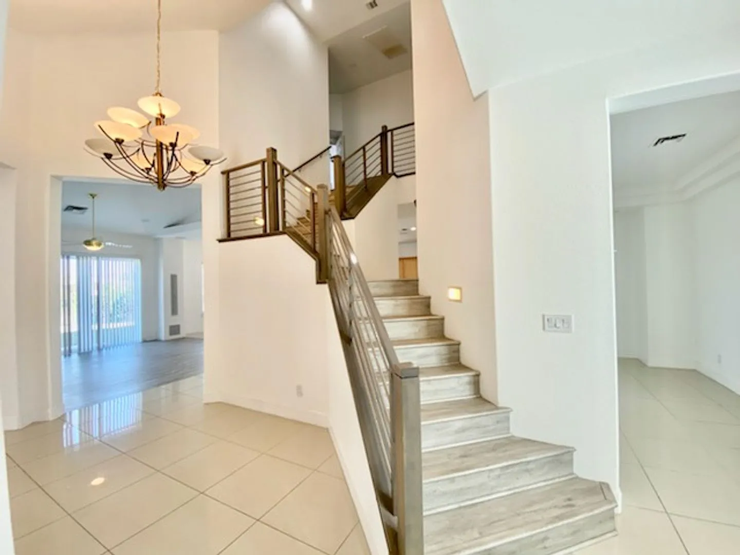 Beautiful 2 Story home in Queensridge guard gated community with spacious 5 bedrooms & 4 bathroom... — Photo 4