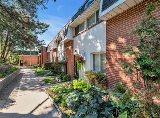 102 George Henry Blvd #16, Toronto, ON M2J 1E7