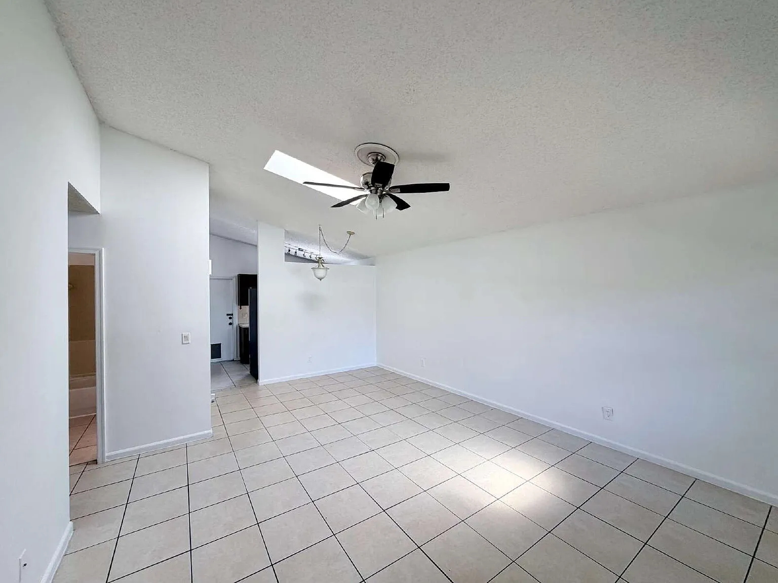2 bed, 1.0 bath, 900 sqft, $2,100 — Photo 2