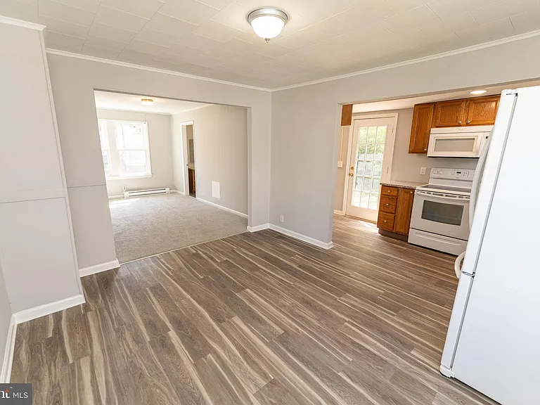 1507 Race St — Photo 14