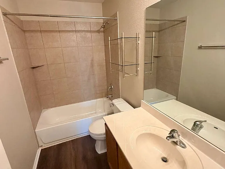 516 W South St — Photo 16