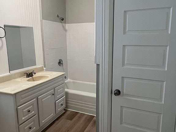 3rd image of 846 Lexington Ave #2